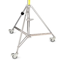 Avenger Wind Up Stand 30, Low Base, 2 Risers, Braked Wheels, Silver - 3m